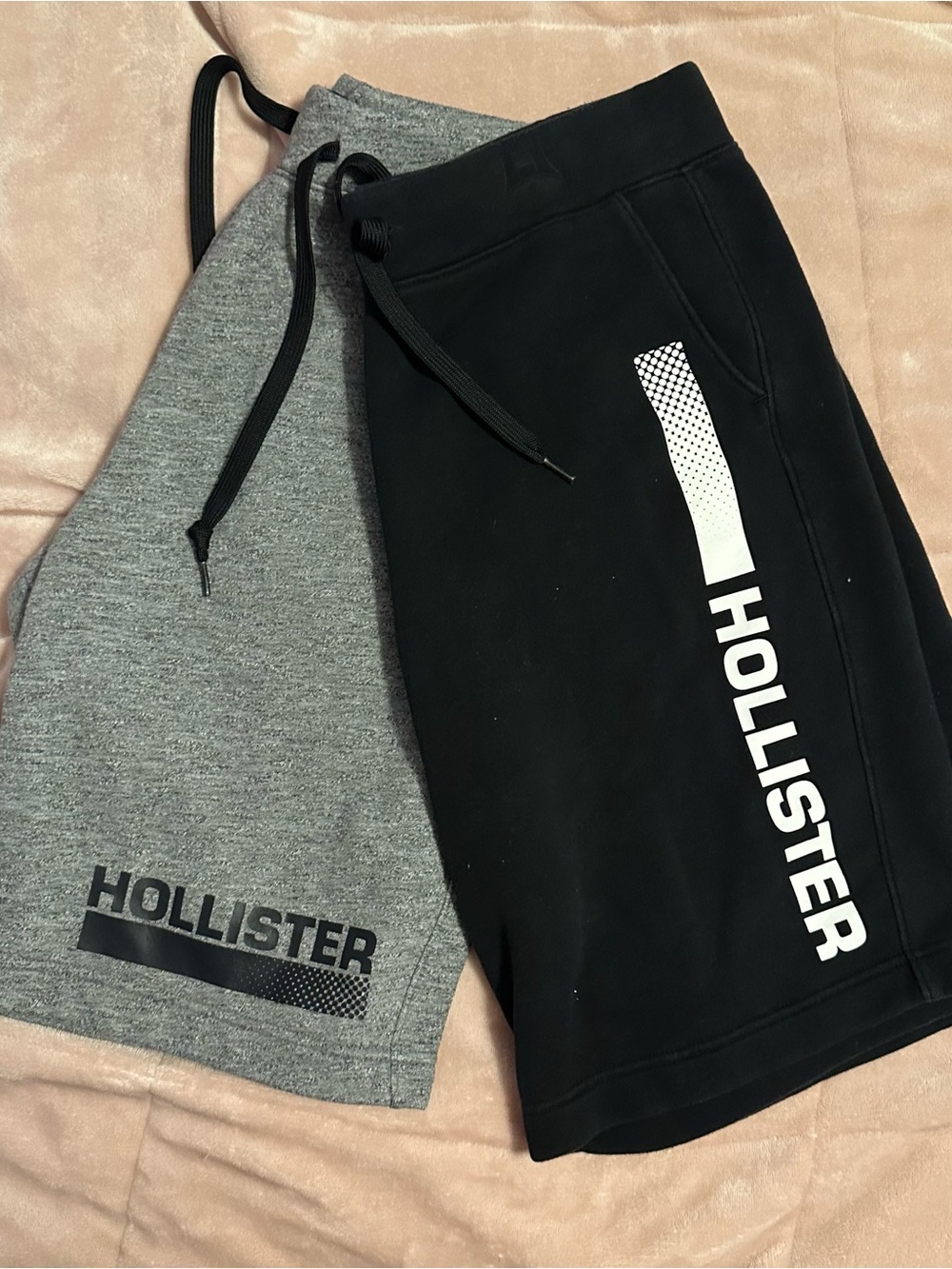 Hollister Men's Logo Fleece Shorts - Black & Gray